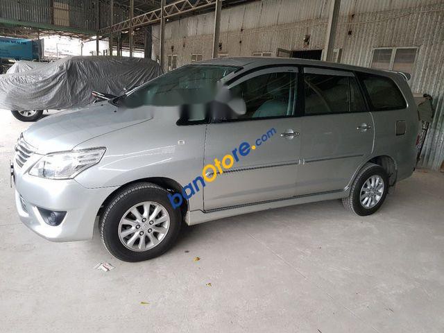 Bán Toyota Innova E 2.0MT năm sản xuất 2013, màu bạc còn mới, 536tr