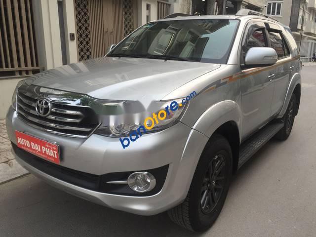 Bán Toyota Fortuner V 2.7AT năm 2015, màu bạc, giá tốt