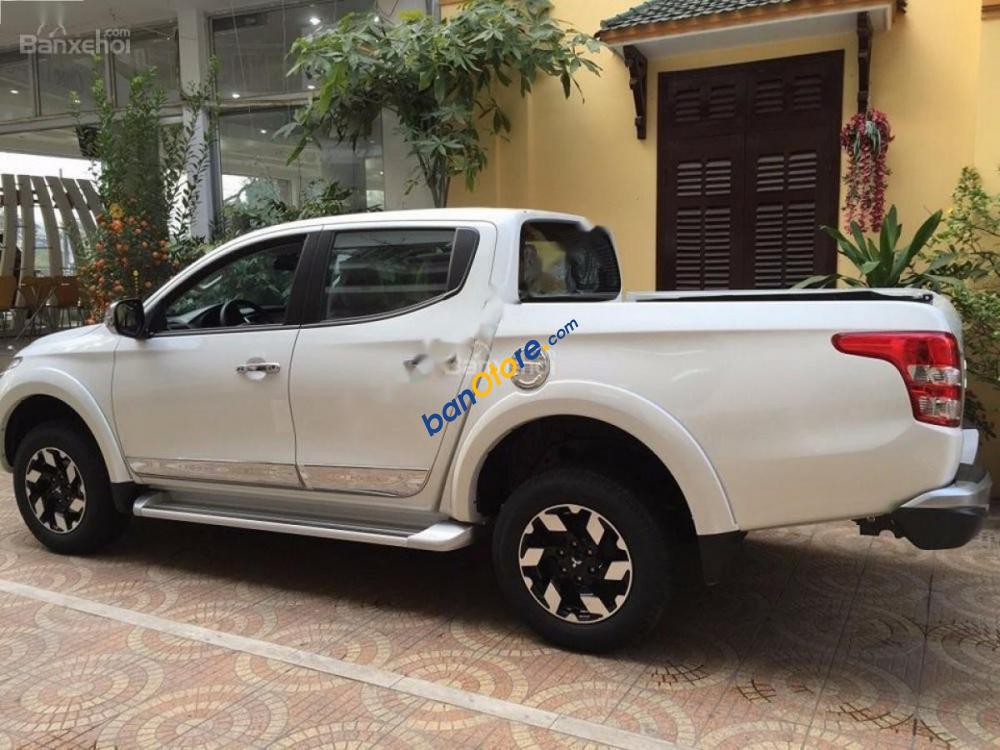 Bán ô tô Mitsubishi Triton 4x4AT đời 2017, màu trắng, xe nhập