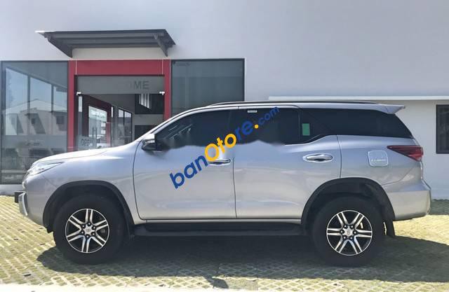 Bán Toyota Fortuner 2.4G đời 2017, màu bạc, nhập khẩu