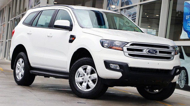 Ford Everest Ambiente chốt giá tạm tính 850 triệu, đối đầu Chevrolet Trailblazer 1