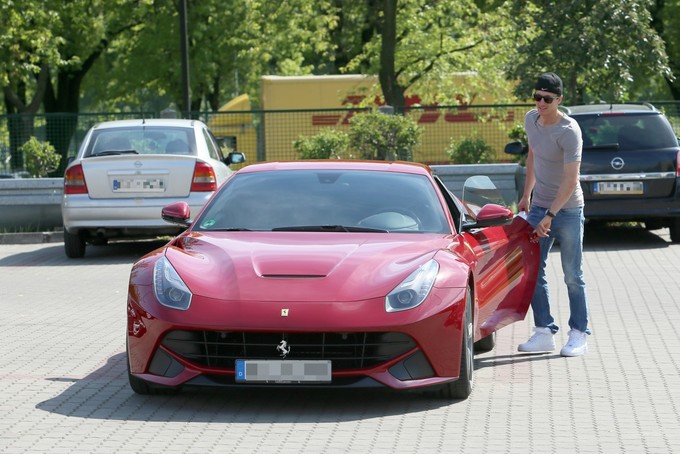 Ferrari F12 Berlin - Lewandowski 2