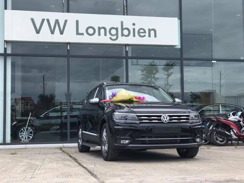 Volkswagen Tiguan Allspace đã về đến đại lí, giá 1,7 tỷ đồng.