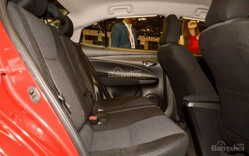 Đánh giá xe Toyota Vios 2018: Hàng ghế sau 1