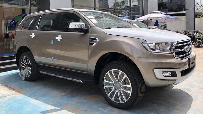 Ford Everest 2018 lộ bảng thông số kỹ thuật trước khi chính thức trình làng khách Việt 1