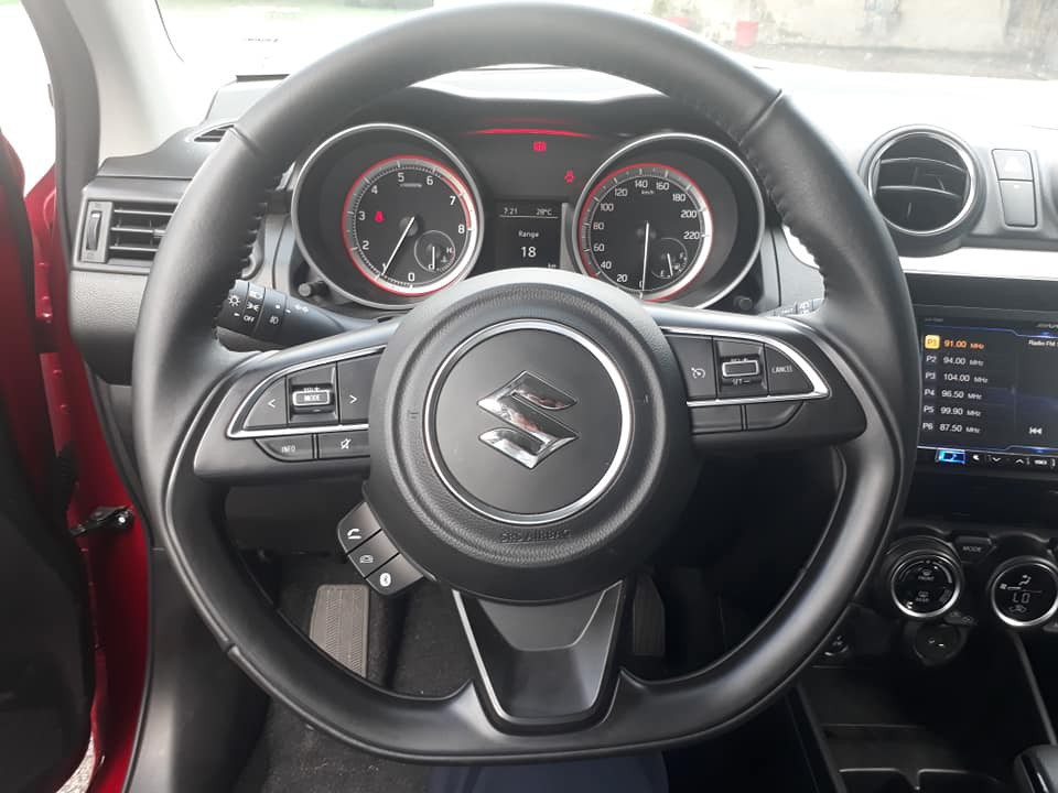 Vô-lăng xe Suzuki Swift 2018 4