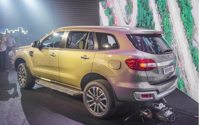 Đuôi xe Ford Everest 2018 3