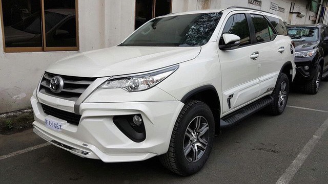 Toyota Fortuner sau khi đã lắp phụ kiện tại đại lý 2