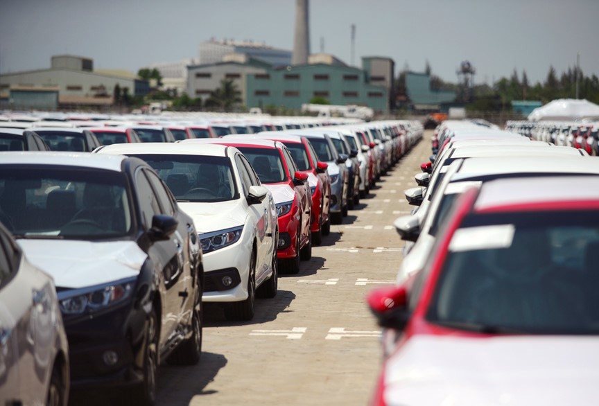 Doanh số toàn thị trường ô tô Việt Nam sụt giảm trong tháng cô hồn 1
