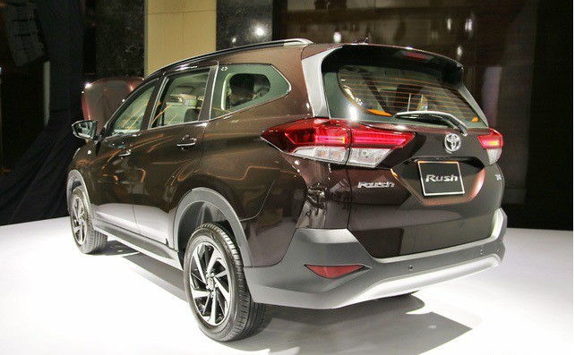 Đuôi xe Toyota Rush 3