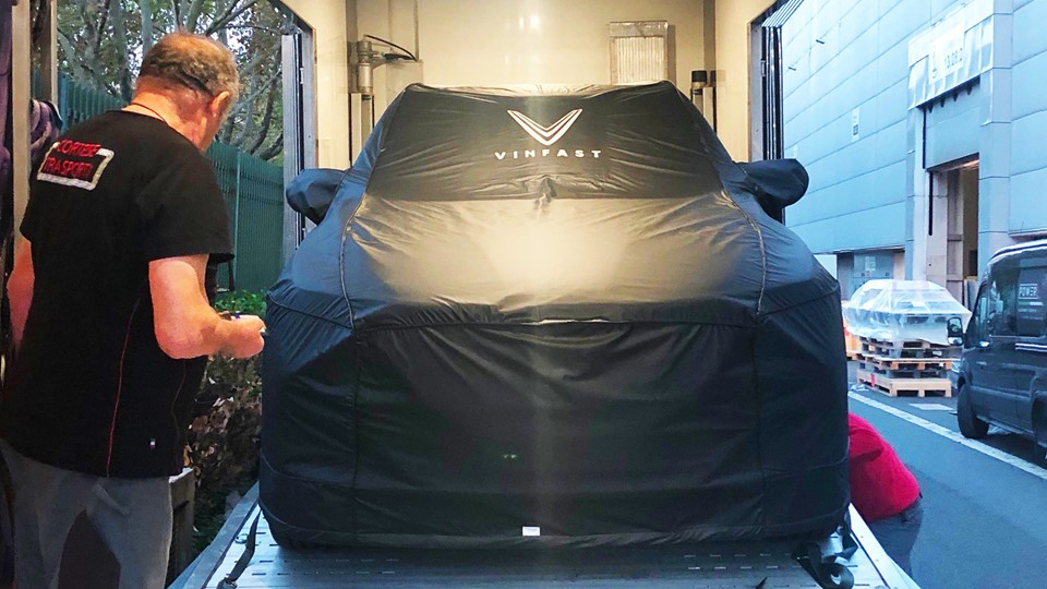 Cận cảnh hai mẫu xe VinFast di chuyển đến Paris Motor Show 2018 2
