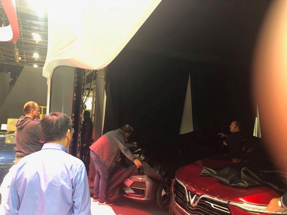 Cận cảnh hai mẫu xe VinFast di chuyển đến Paris Motor Show 2018 7