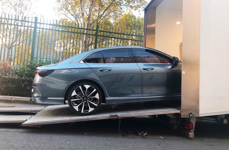 Cận cảnh hai mẫu xe VinFast di chuyển đến Paris Motor Show 2018 3