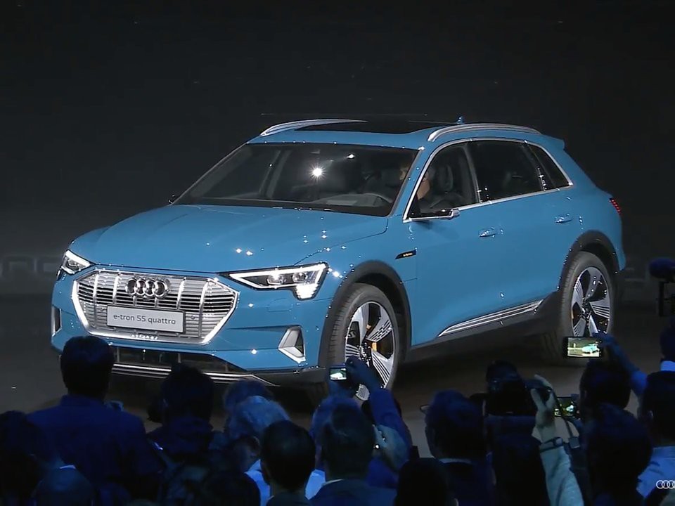 Audi E-tron SUV 15