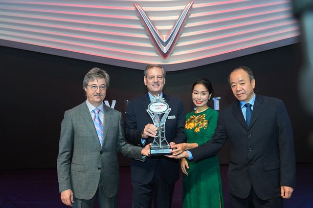 VinFast nhận giải “Ngôi sao mới” từ Autobest tại triển lãm Paris 2018 2