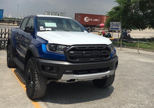 Đầu xe Ford Ranger Raptor 2