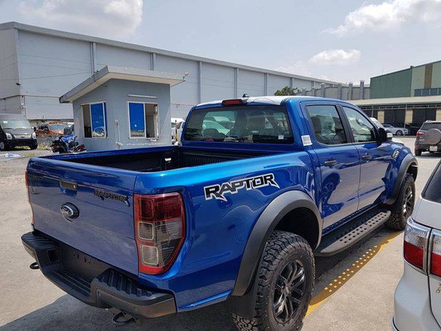 Đuôi xe Ford Ranger Raptor 3