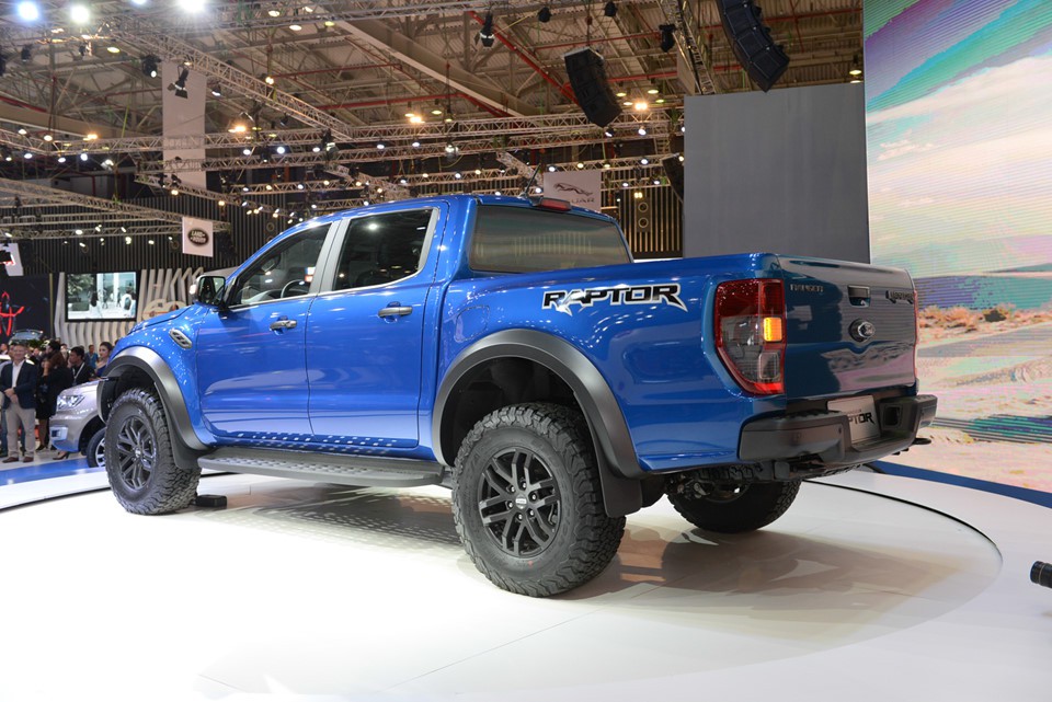 Đuôi xe Ford Ranger Raptor 4