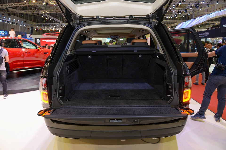 Khoang hành lý Range Rover 2018