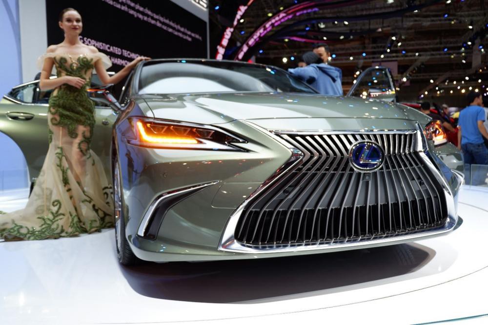 Xe sang Lexus ES thế hệ mới vừa ra mắt tại triển lãm VMS 2018 có gì hot? 2