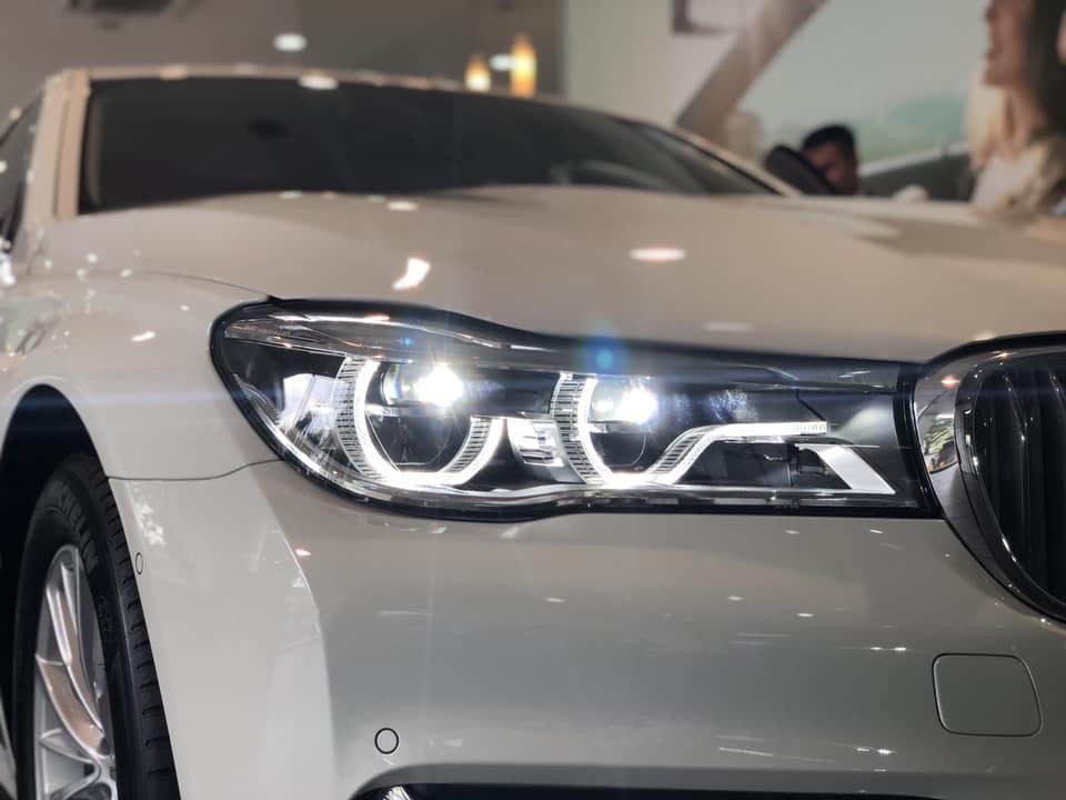 Đèn xe BMW 730Li 8