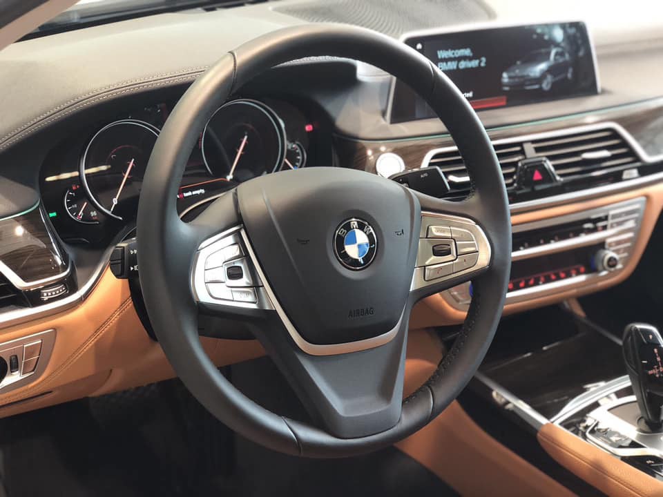 Nội thất xe BMW 730Li 