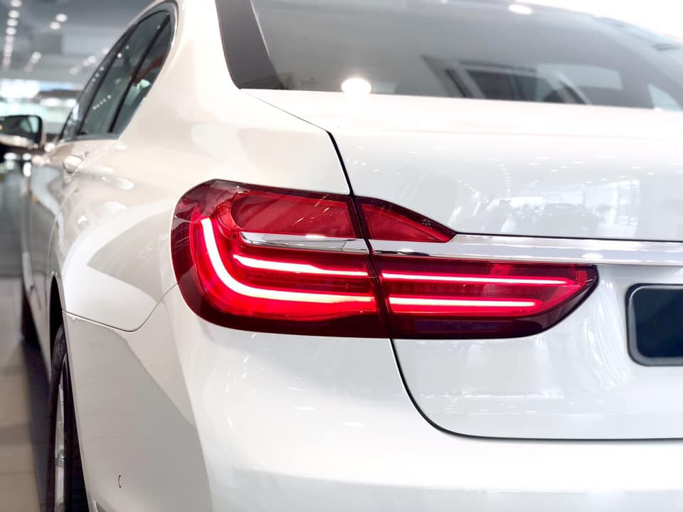 Đèn hậu xe BMW 730Li