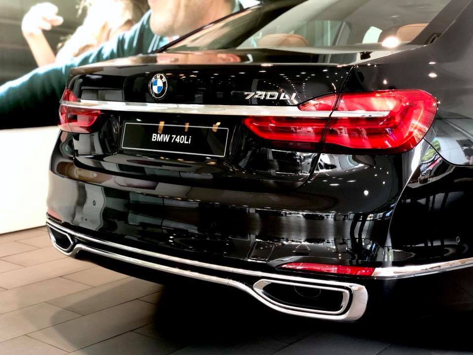 Đèn hậu xe BMW 740Li