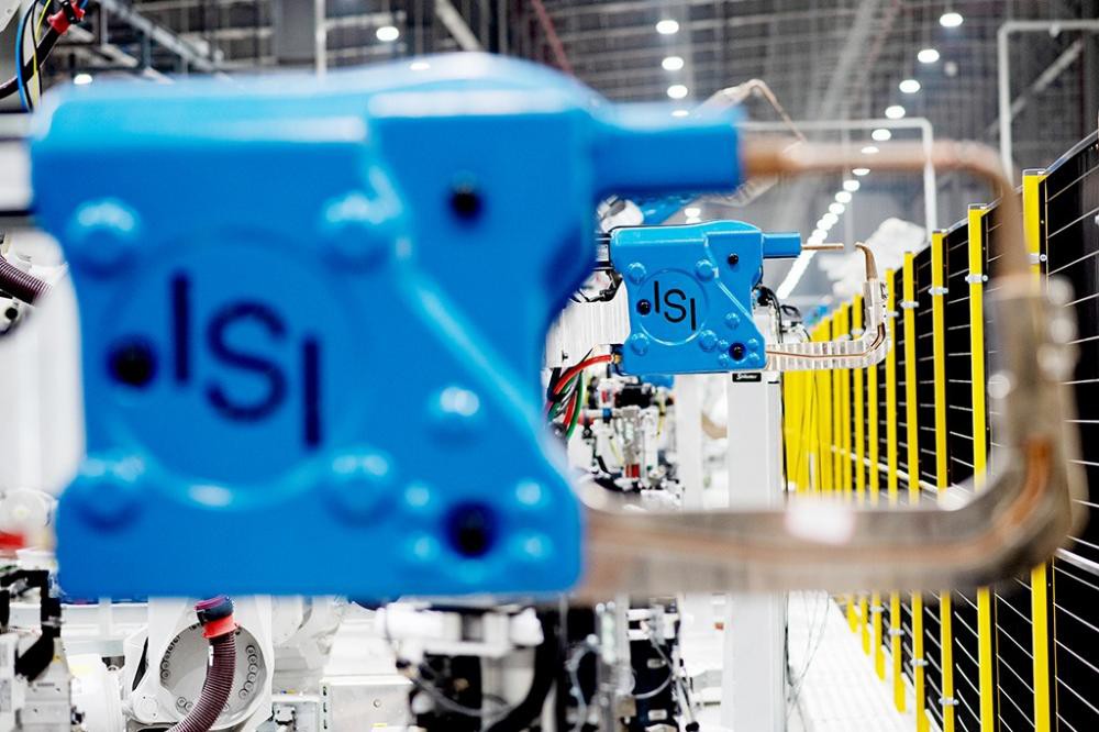 Bộ đôi xe VinFast sẽ đi vào sản xuất từ tháng 3/2019 tại “nhà máy robot” 12