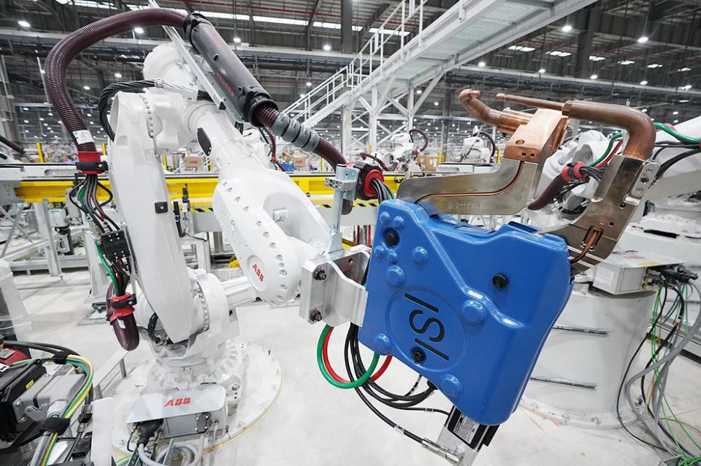 Bộ đôi xe VinFast sẽ đi vào sản xuất từ tháng 3/2019 tại “nhà máy robot” 4
