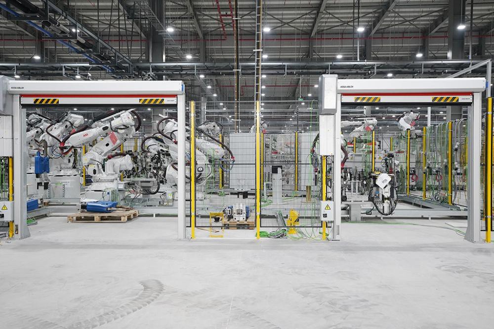 Bộ đôi xe VinFast sẽ đi vào sản xuất từ tháng 3/2019 tại “nhà máy robot” 14
