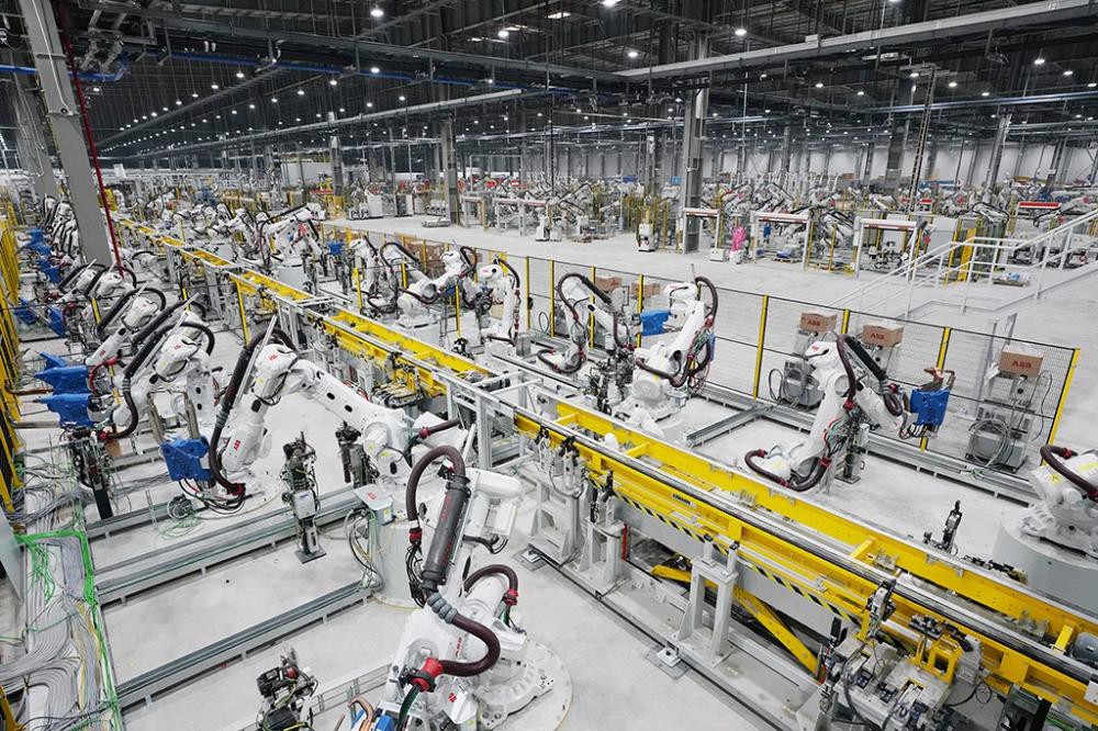 Bộ đôi xe VinFast sẽ đi vào sản xuất từ tháng 3/2019 tại “nhà máy robot” 15