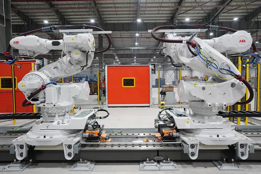 Bộ đôi xe VinFast sẽ đi vào sản xuất từ tháng 3/2019 tại “nhà máy robot” 10
