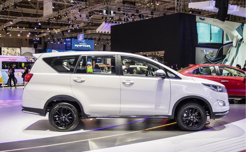 Thân xe Toyota Innova 2018 2