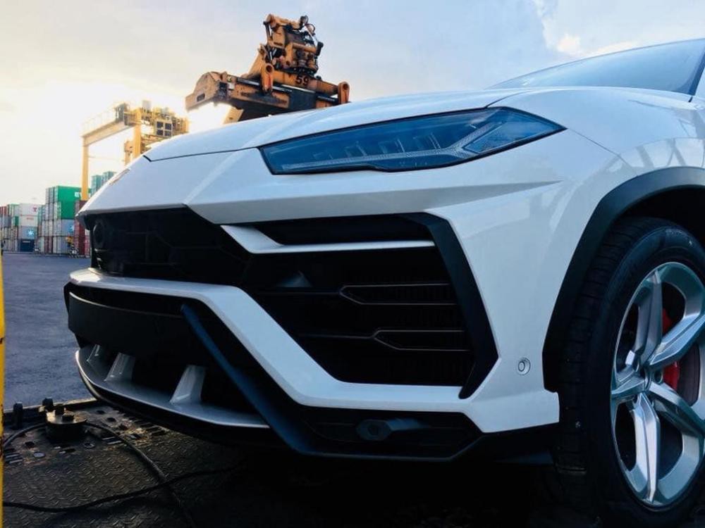 Lamborghini Urus màu trắng 7