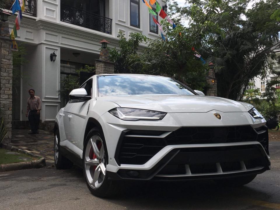 Đại gia Minh "Nhựa" là người đầu tiên sở hữu chiếc siêu SUV Lamborghini Urus tại Việt Nam dfdf