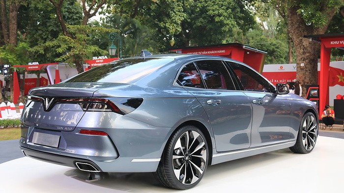 Đuôi xe VinFast LUX A2.0 10