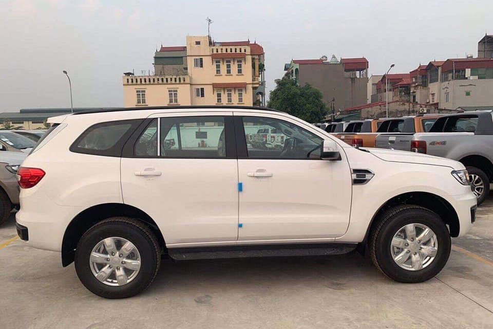 Thân xe Ford Everest Ambiente 3