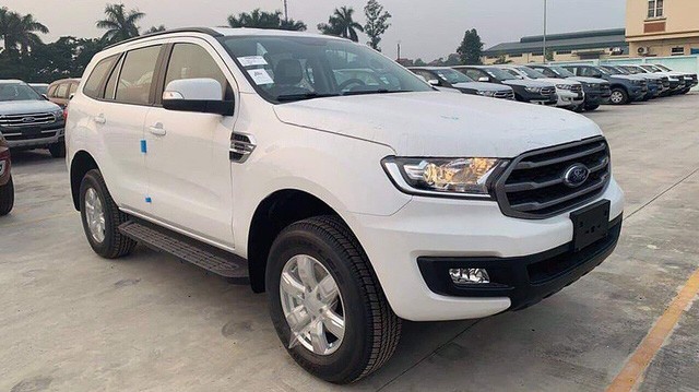 Ford Everest Ambiente cập bến Việt Nam, giá từ 999 triệu đồng 1