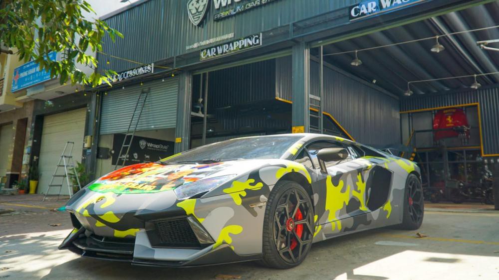 Siêu xe Lamborghini Aventador được trang trí rực rỡ để cỗ vũ cho đội tuyển Việt Nam rẻ