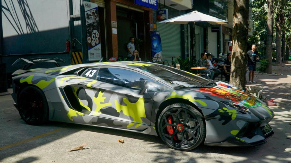 Siêu xe Lamborghini Aventador được trang trí rực rỡ để cỗ vũ cho đội tuyển Việt Nam 5675465