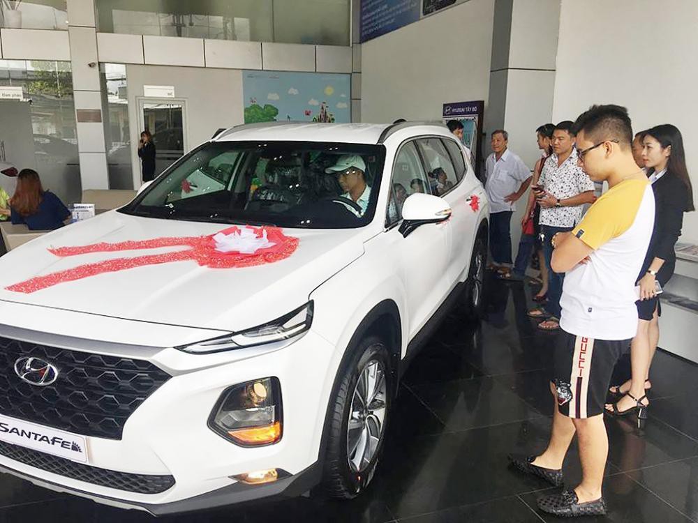 Khách hàng hủy cọc Hyundai Santa Fe 2019, tìm mua xe khác chơi Tết 1