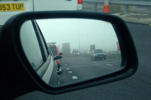 Lái xe trên đường sương mù cần chú ý những gì?