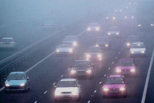 Lái xe trên đường sương mù cần chú ý những gì?
