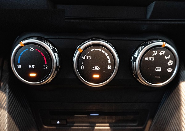 Bật điều hòa sưởi ấm trên ô tô không tốn xăng như bạn nghĩ trtrg