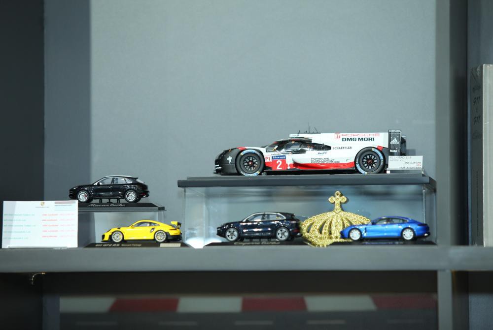 Một số hình ảnh tại không gian trưng bày của Porsche 6
