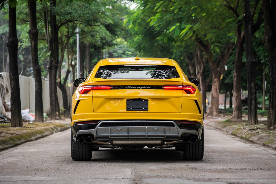 Đuôi xe Lamborghini Urus thứ 3