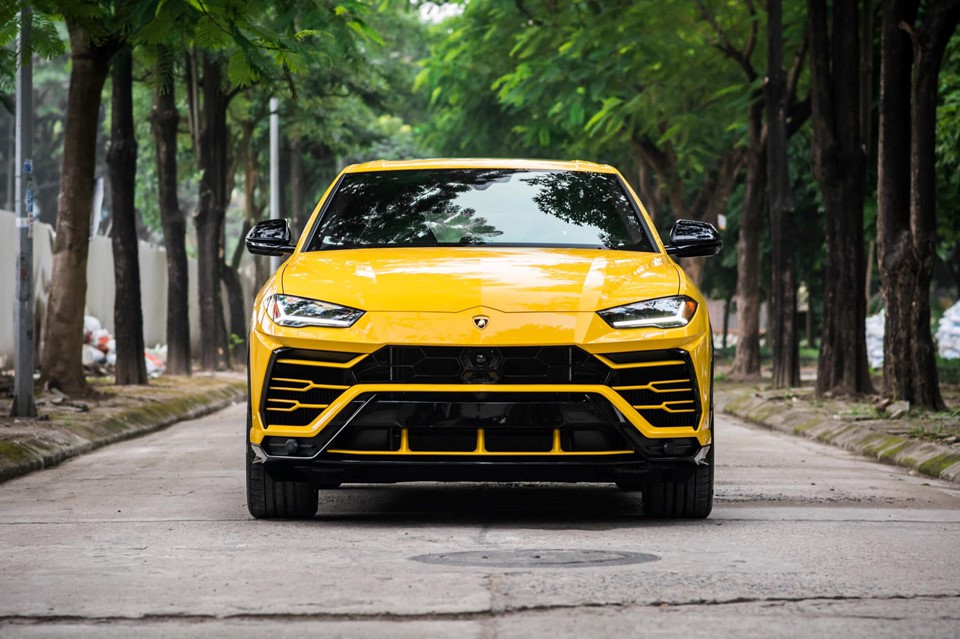 Đầu xe Lamborghini Urus thứ 3