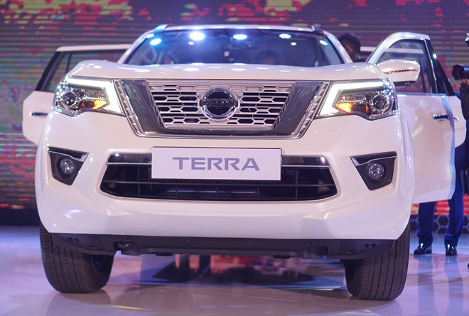 Lưới tản nhiệt Nissan Terra