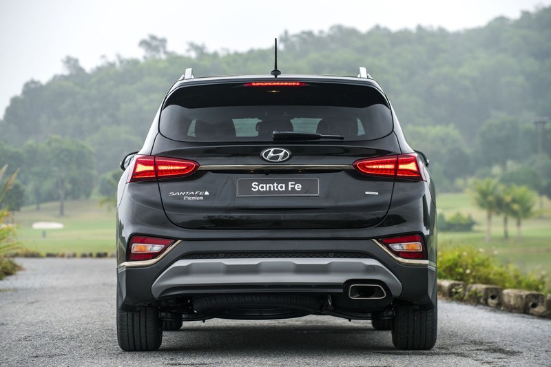 Đuôi xe Hyundai Santa Fe 2019